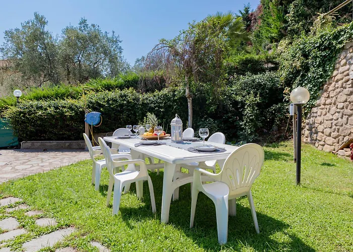 H11 Oasi Serena Parcheggio-giardino 아파트